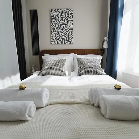 Classic Beautiful Old Town Ac Wifi Parking Apartment